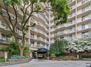 1055 River Rd APT 301, Edgewater, NJ 07020