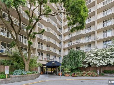 1055 River Rd APT 301, Edgewater, NJ, 07020