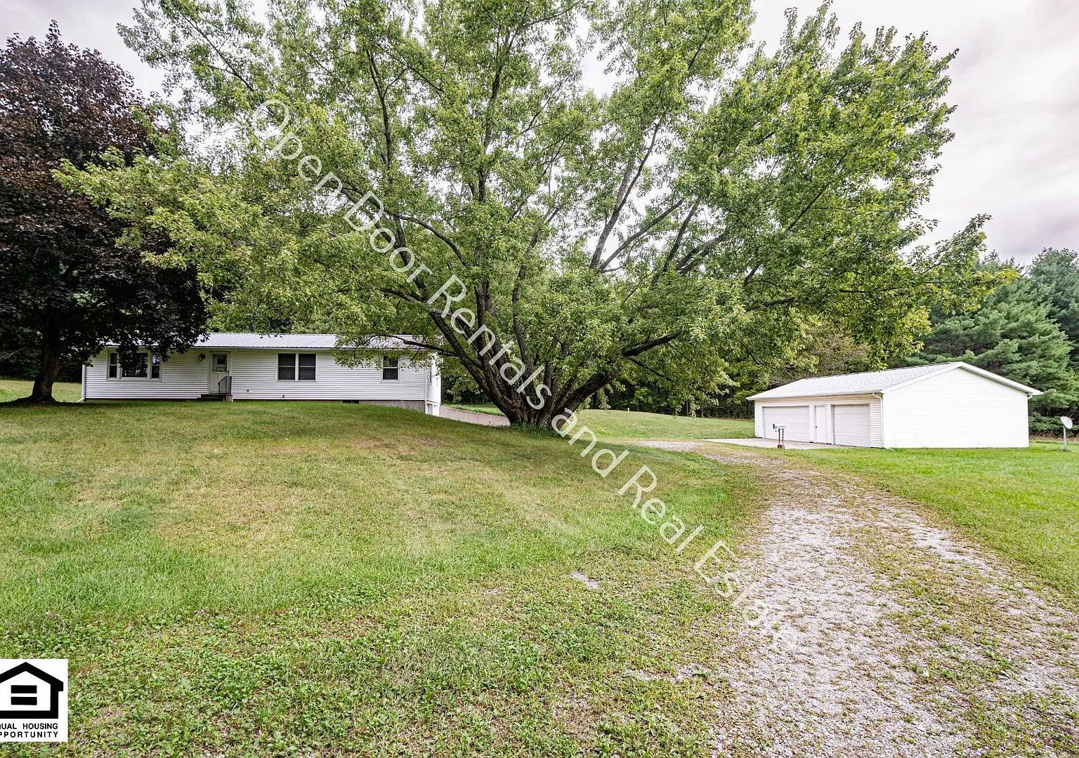 2 bedroom home in the county — Photo 2