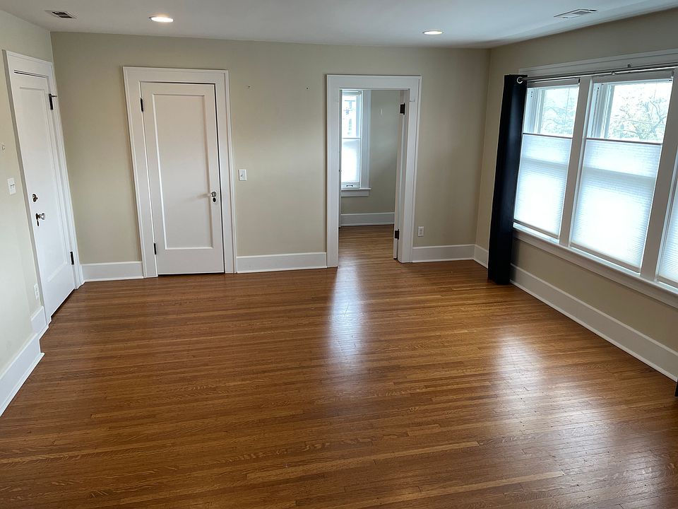 1st image of 114 W Lincoln St #1/2