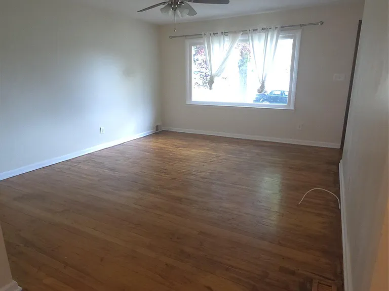 23654 Whitley Dr — Photo 3
