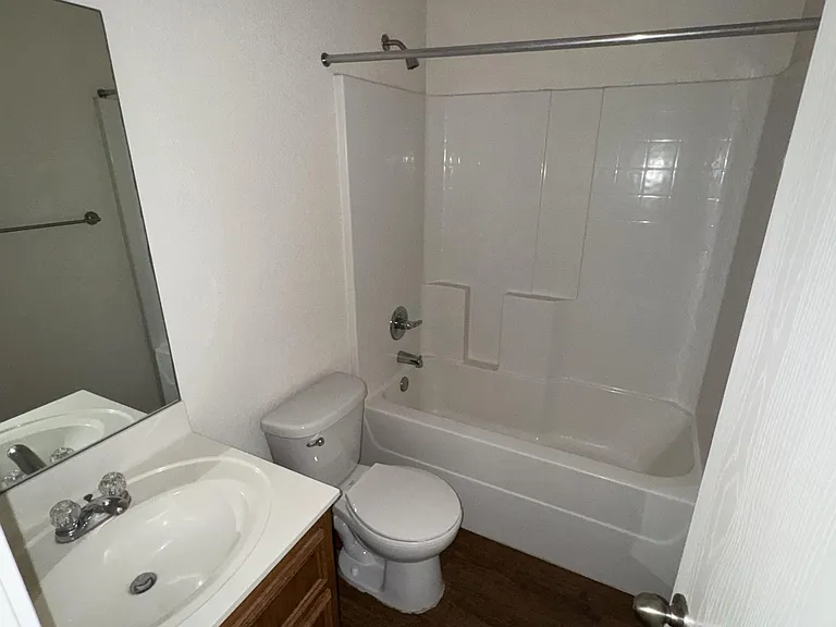 221 Gibson St #B — Photo 13