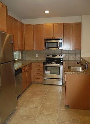 4th image of 1403 W 51st St #A