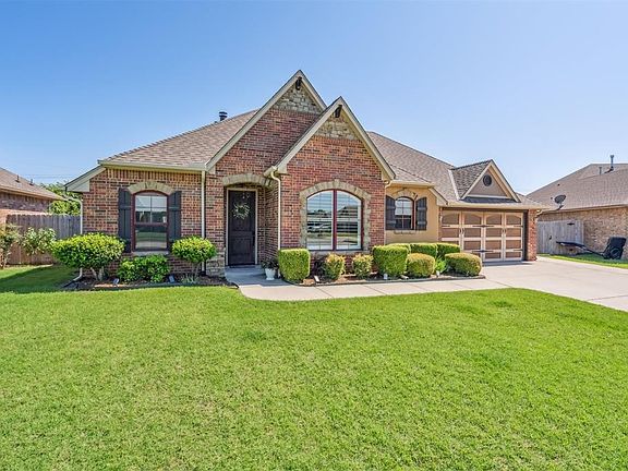 2nd image of 908 Carol Ann Pl