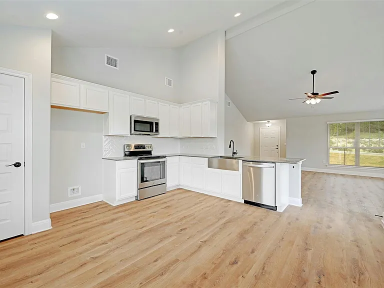 21502 Paine Ave — Photo 10