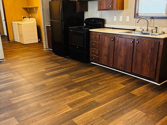 DEN/KITCHEN/LAUNDRY ROOM WITH WASHER AND DRYER INCLUDED.