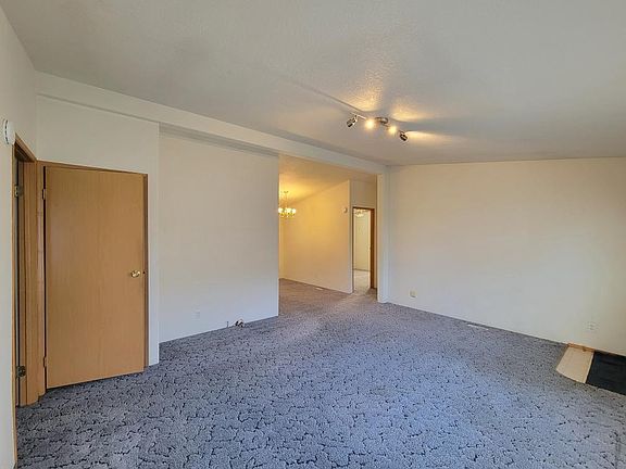 3rd image of 555 NW Beaver St