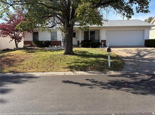 208 Universal Dr, Saint Peters, MO