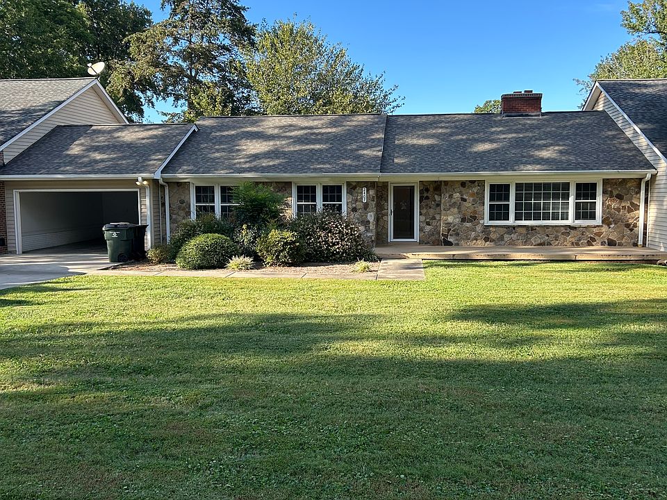 Gorgeous townhome with double car garage; lawn maintenance included in rental payment
