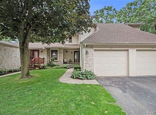 405 Forest Dr, Brighton, MI