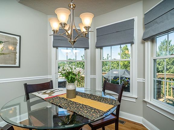 4th image of 121 Leonard Ct
