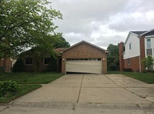 15740 Williamsburg Dr E, Macomb, MI 48044