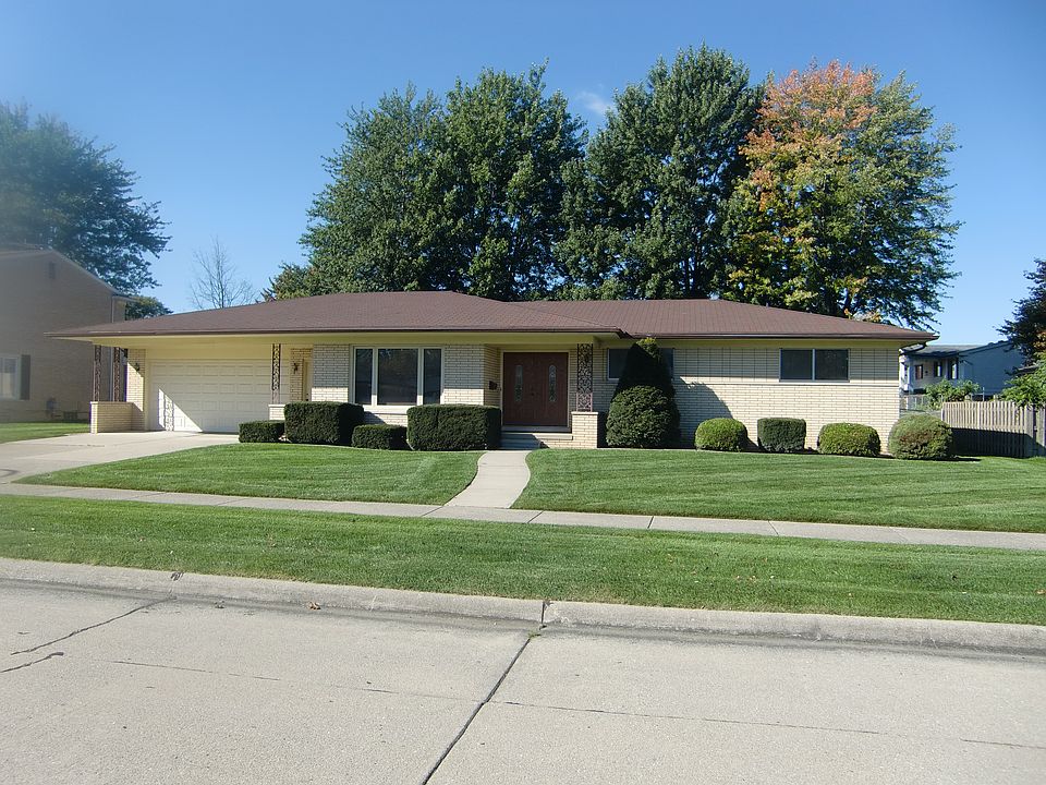 1st image of 32465 Northampton Dr