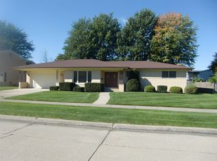 32465 Northampton Dr, Warren, MI 48093