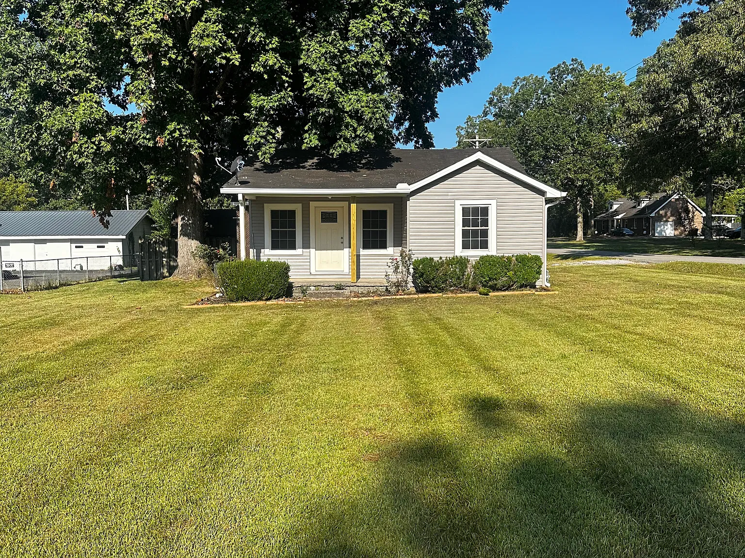2 bed, 800 sqft, $1,300 — Photo 1