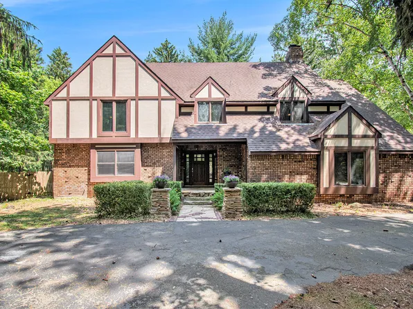 7325 Oliver Woods Dr SE, Grand Rapids, MI 49546