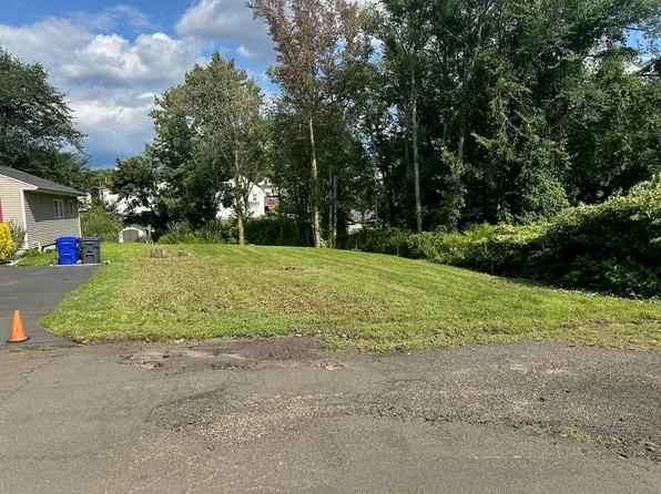 10 Kenyon Street, Branford, CT 06405