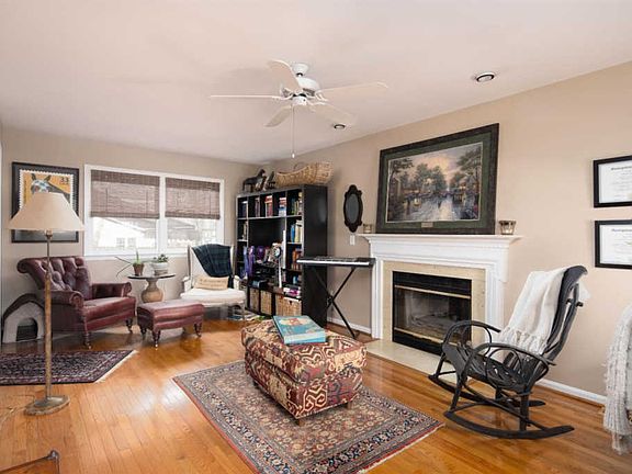 3rd image of 4605 Oak Creek Dr