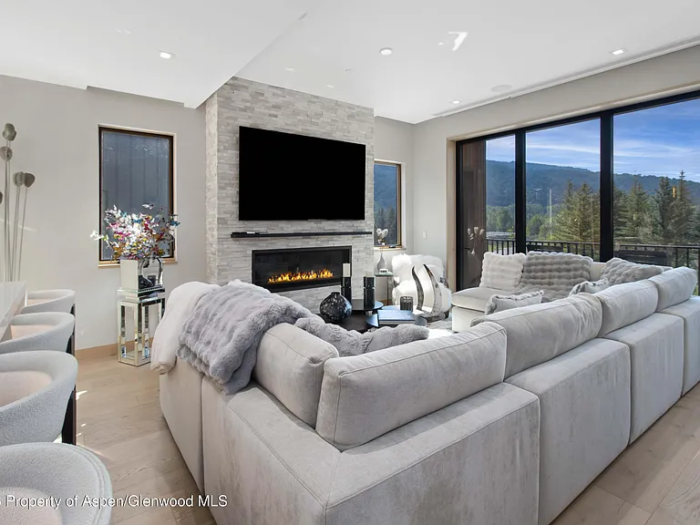 155 Lakeview Dr — Photo 21