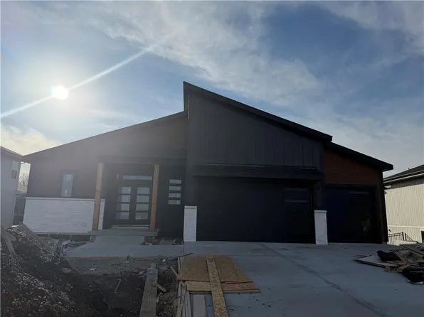 9050 Freedom Cir, Lenexa, KS 66227