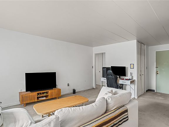 3rd image of 5 Bayard Rd APT 207