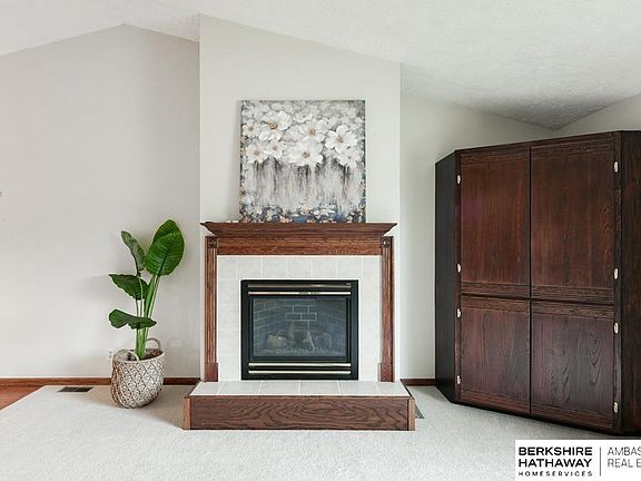 5th image of 21725 Hilltop Ave