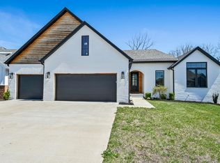 6038 S Maryland Avenue, Springfield, MO 65810