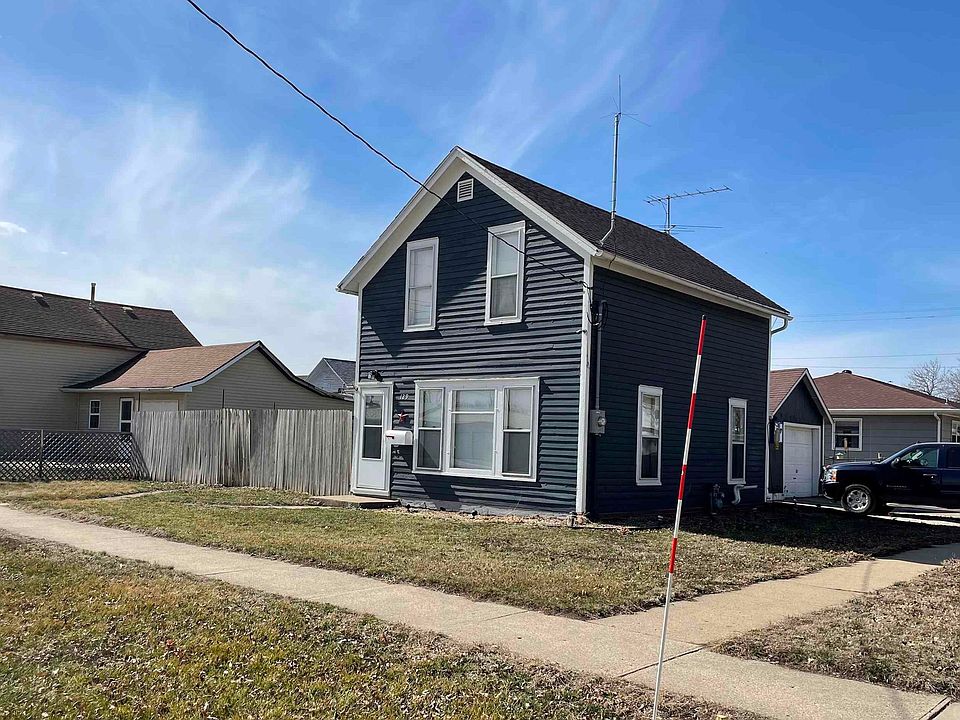 1st image of 129 2nd Ave NE