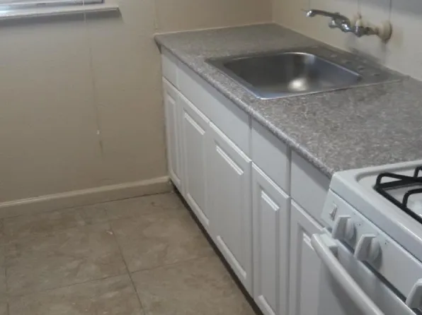 4796 E Holland Ave APT 10, Fresno, CA 93726