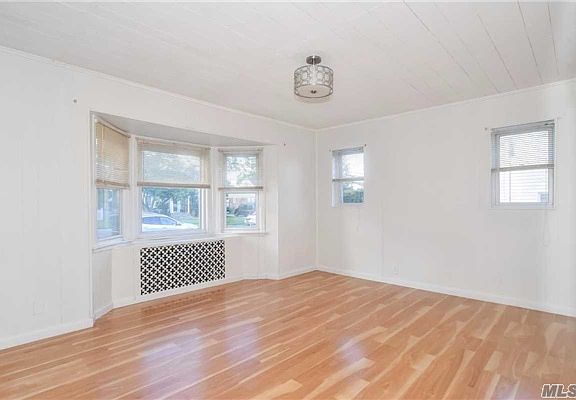 4th image of 2484 3rd Ave