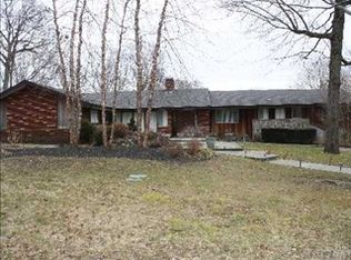 7 Ridge Dr, Melville, NY 11747