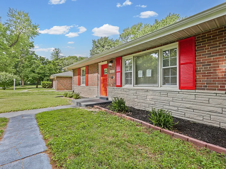 10325 Lookaway Dr — Photo 1