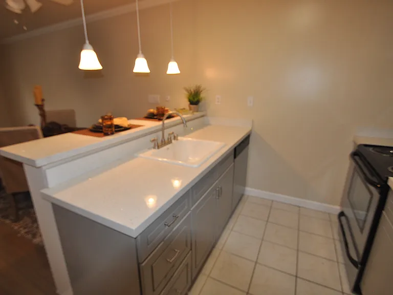 Oak Park Manor — Photo 35