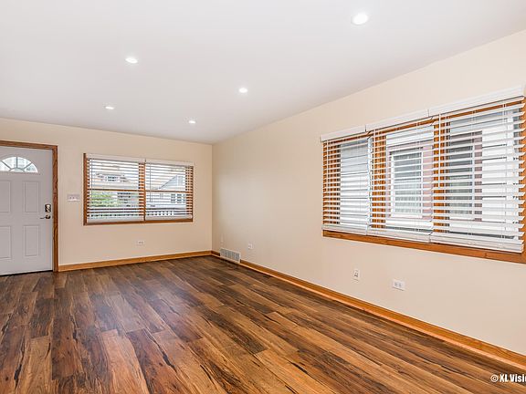 3rd image of 11039 S Troy St #1