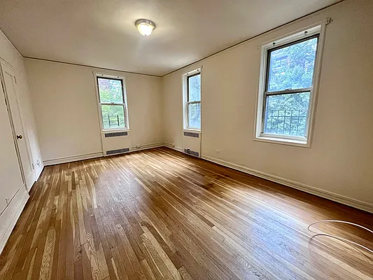 Rented by Queens Apartments Realty LLC | media 9