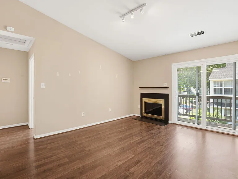 8633 Beekman Pl #33D — Photo 7