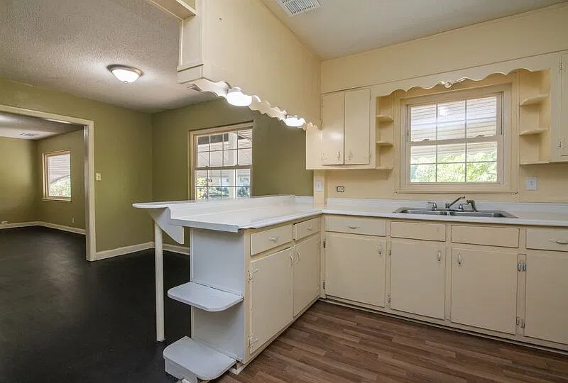 4 bed, 1.5 bath, 1880 sqft, $1,300 — Photo 3