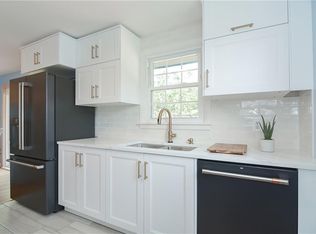 15 Dorothy Ave, Portsmouth, RI 02871