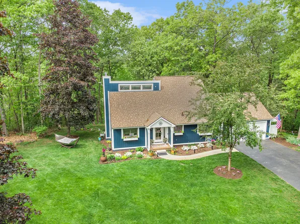 5144 Lisch Dr, Whitmore Lake, MI 48189