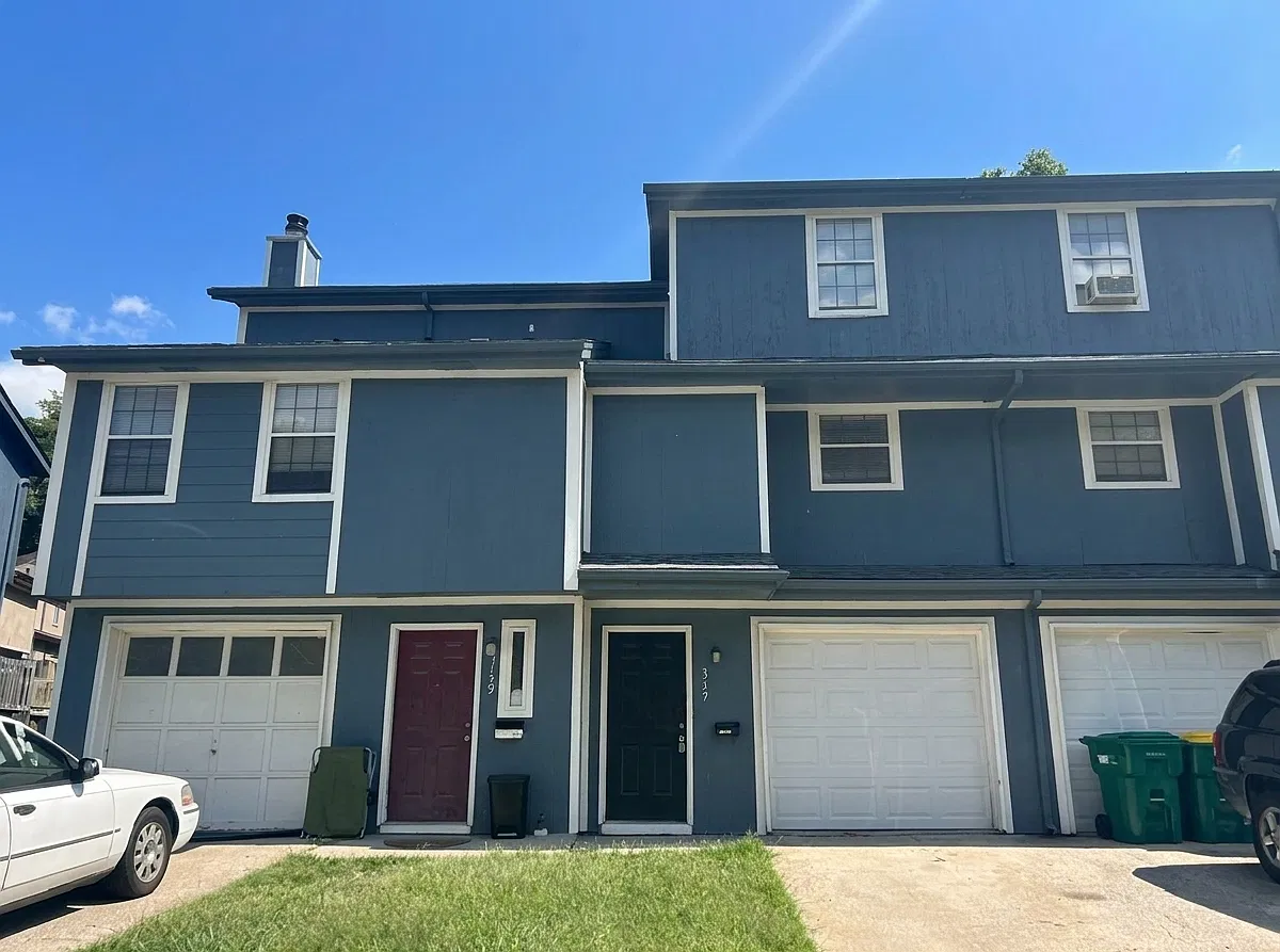 2 bed, 1.5 bath, 1050 sqft, $1,399 — Photo 1