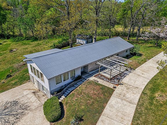 3rd image of 463 Franks Ferry Rd