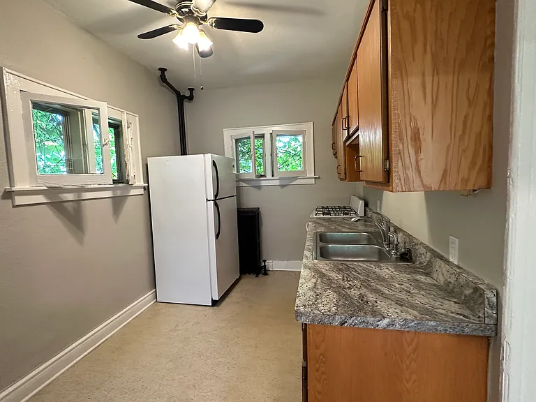 425 E Smith St #1 — Photo 6