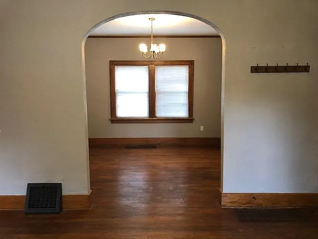 302 Melrose Ct — Photo 5