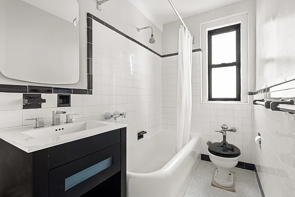 Sold by Compass | media 7