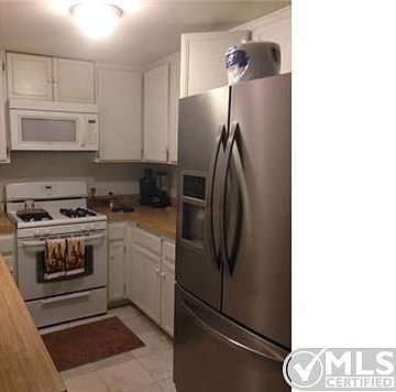 2nd image of 2826 Casey St #B