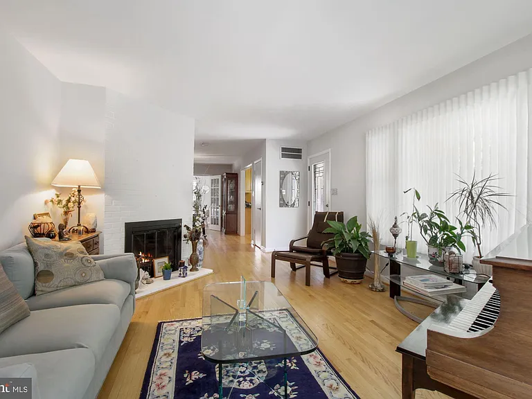 9504 Wadsworth Dr — Photo 7