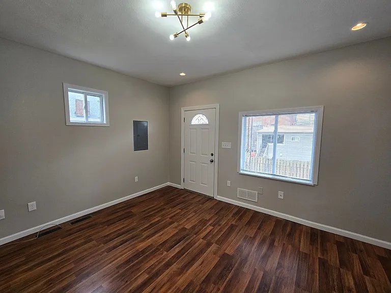 430 Greenfield Avenue — Photo 32