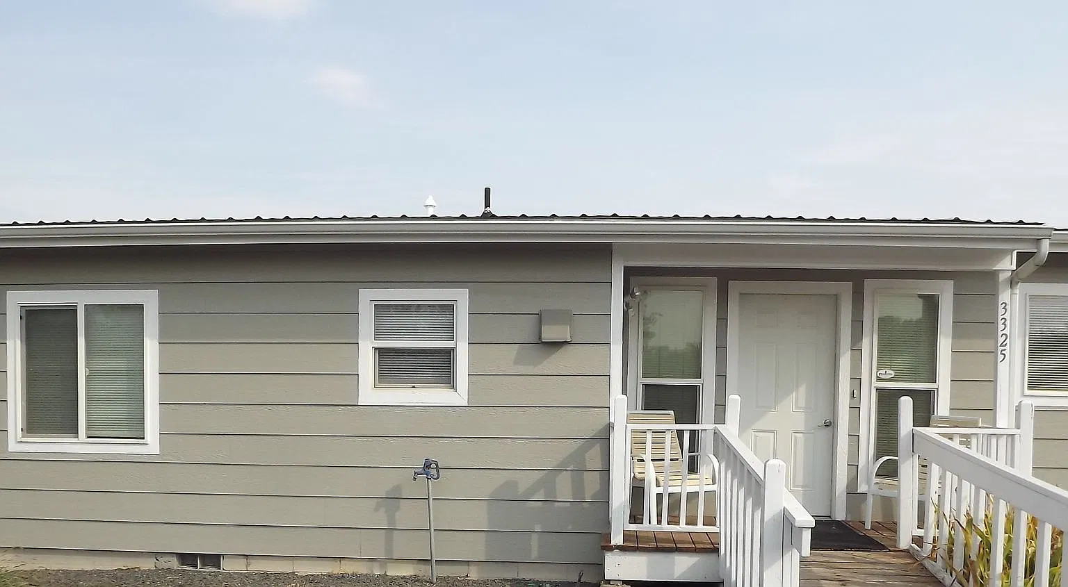 Warm and inviting fully furnished 1 Bedroom, 1 bath duplex — Photo 3