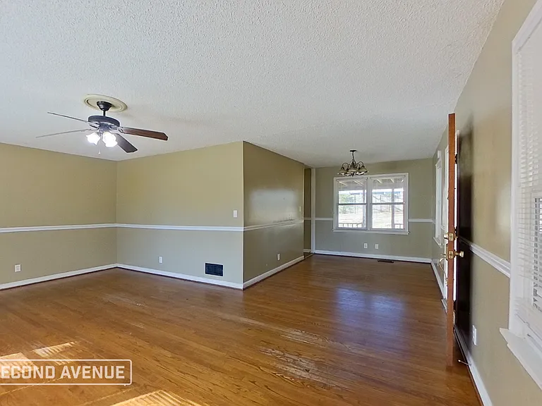 2328 3rd St NE — Photo 3