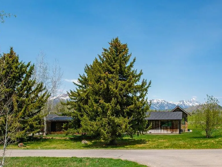 2455 Grand Teton Cir — Photo 21